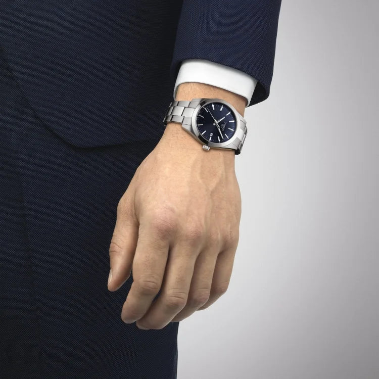 Tissot Gentleman Herrenarmbanduhr mit silbernem Handgelenk und Blau Zifferblatt ist bei MyGeschenk zu attraktiven Preisen und versandkostenfrei. Geschenk für Männer.