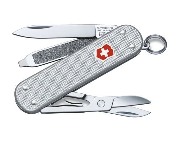 Victorinox Classic Alox Silber Taschenmesser begleitet Sie seit mehr als einem Jahrhundert mit seiner roten Farbe und 7 funktionellen Funktionen.