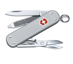 Victorinox Classic Alox Silber Taschenmesser begleitet Sie seit mehr als einem Jahrhundert mit seiner roten Farbe und 7 funktionellen Funktionen.