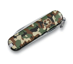 Victorinox Classic SD Serie ist mit ihrer Camouflage Pattern, der kostenlosen Gravuroption und der kostenlosen Lieferung bei MyGeschenk erhältlich.