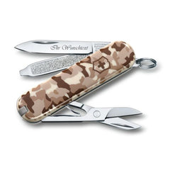 Victorinox Classic SD Serie ist mit ihrer Desert Pattern, der kostenlosen Gravuroption und der kostenlosen Lieferung bei MyGeschenk erhältlich.