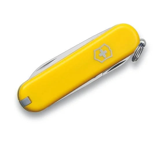 Victorinox Classic SD Serie ist mit ihrer Gelb Farbe, der kostenlosen Gravuroption und der kostenlosen Lieferung bei MyGeschenk erhältlich.