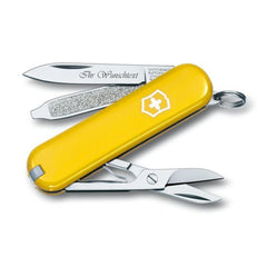 Victorinox Classic SD Serie ist mit ihrer Gelb Farbe, der kostenlosen Gravuroption und der kostenlosen Lieferung bei MyGeschenk erhältlich.