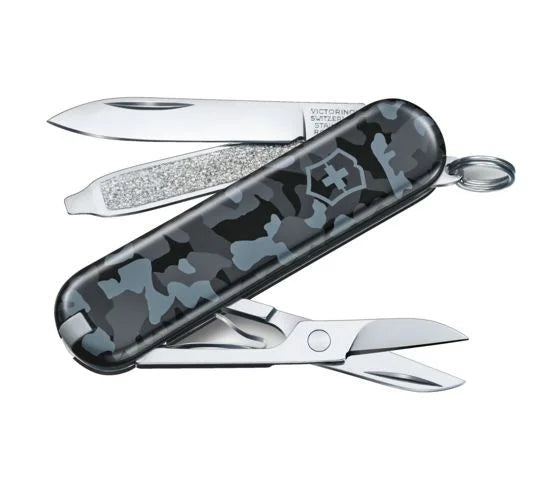 Victorinox Classic SD Serie ist mit ihrer Navi Camouflage Farbe, der kostenlosen Gravuroption und der kostenlosen Lieferung bei MyGeschenk erhältlich.