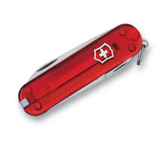 Victorinox Classic SD Serie ist mit ihrer transparenten rot Farbe, der kostenlosen Gravuroption und der kostenlosen Lieferung bei MyGeschenk erhältlich.