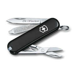 Victorinox Classic SD Serie ist mit ihrer Schwarz Farbe, der kostenlosen Gravuroption und der kostenlosen Lieferung bei MyGeschenk erhältlich.