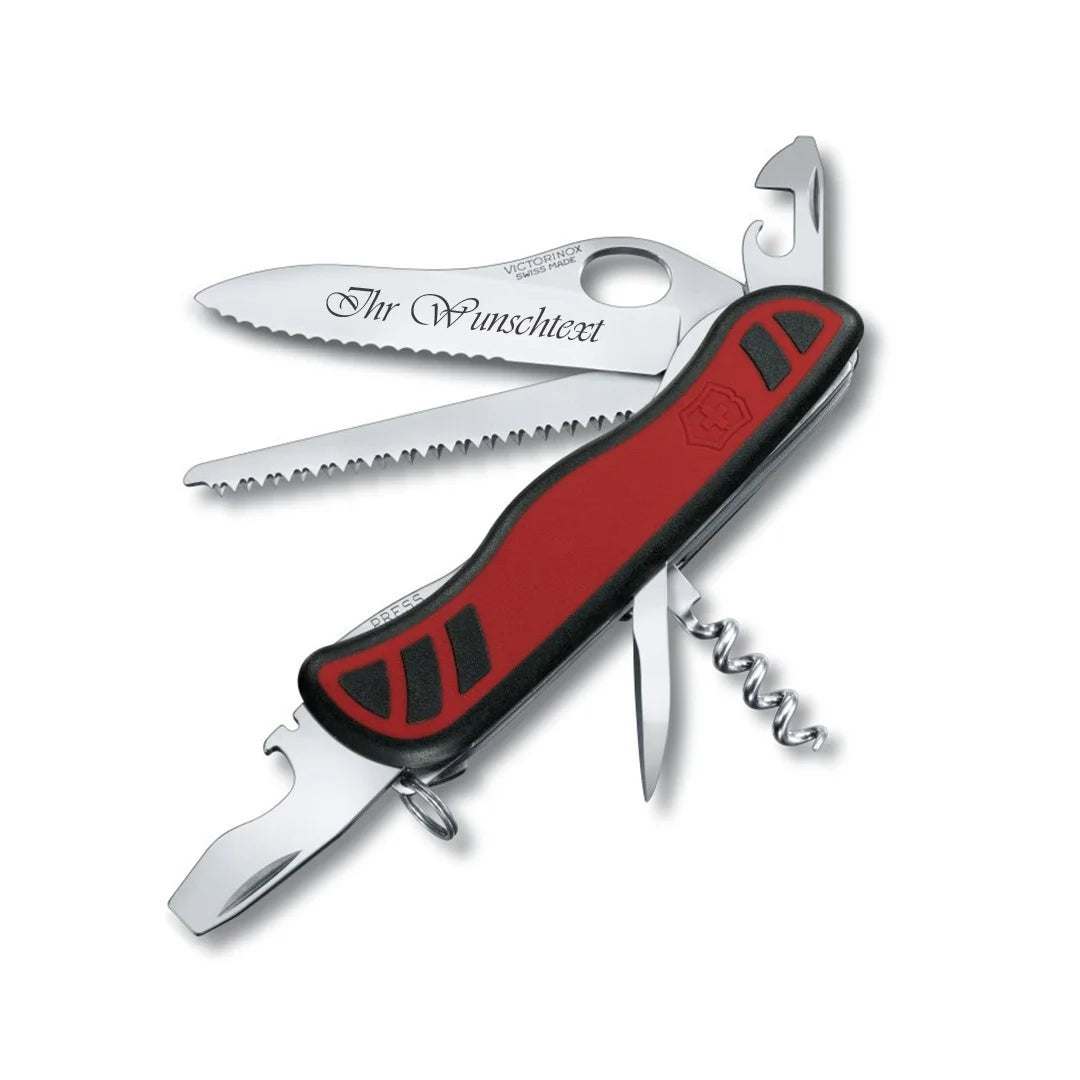 Die Victorinox Forester M Grip-Serie ist die richtige Ausrüstung für das Leben in der Natur. Es ist auf MyGeschenk mit einer Mischung aus Rot und Schwarz.