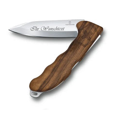 Das faltbare Jagdmesser Victorinox Hunter Pro lässt sich dank seiner Leichtbauweise bequem transportieren. Bei MyGeschenk zu attraktiven Preisen und versandkostenfrei.