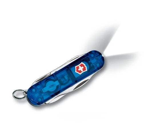 Victorinox Midnite Manager ist ein klassisches Taschenmesser für den täglichen Gebrauch mit 10 funktionellen Features. Transparent Blau in der Farbe.