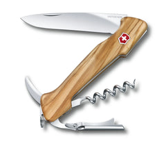 Victorinox Wine Master Taschenmesser ist mit seinem Griff aus Olivenholz die beste Wahl als schönes Dekor und Weinöffner neben Ihrem Geschirr.